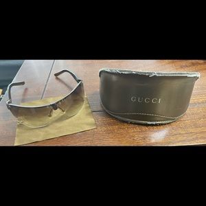 GUCCI UNISEX SUNGLASSES - No scratches on lenses, case has normal wear & tear.
